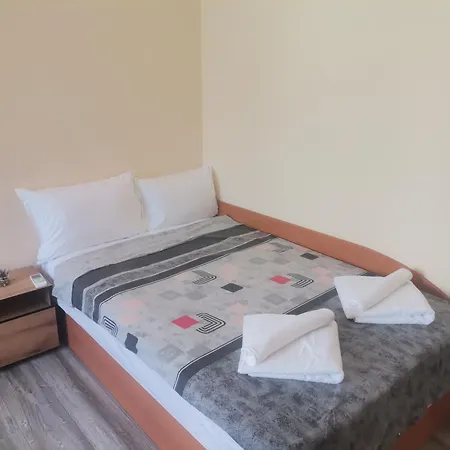 Large 3-bedroom Near Arena *