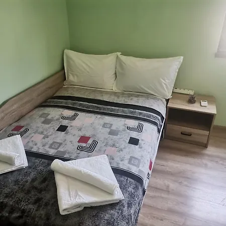 Large 3-bedroom Near Arena *